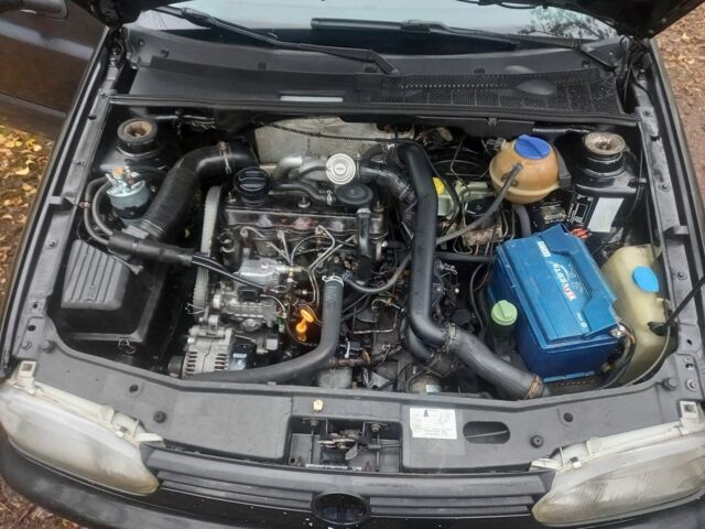 Черный Фольксваген Гольф, объемом двигателя 1.9 л и пробегом 300 тыс. км за 650 $, фото 5 на Automoto.ua