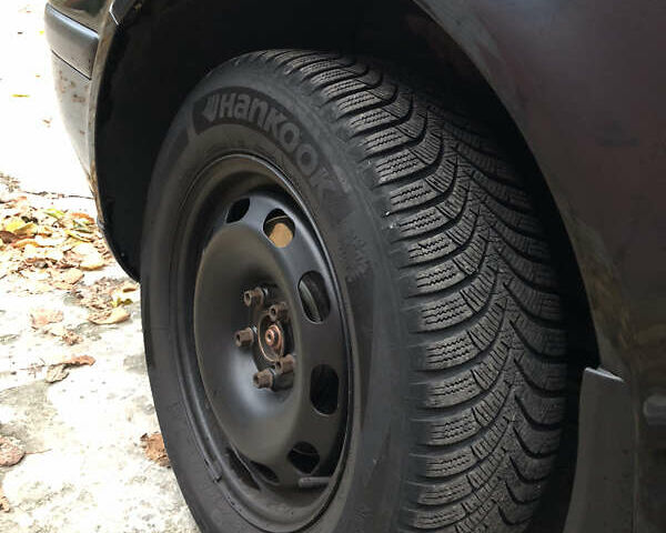 Черный Фольксваген Гольф, объемом двигателя 1.6 л и пробегом 311 тыс. км за 5000 $, фото 10 на Automoto.ua