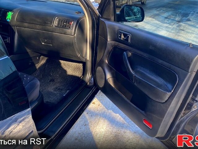 Черный Фольксваген Гольф, объемом двигателя 2 л и пробегом 290 тыс. км за 4000 $, фото 7 на Automoto.ua