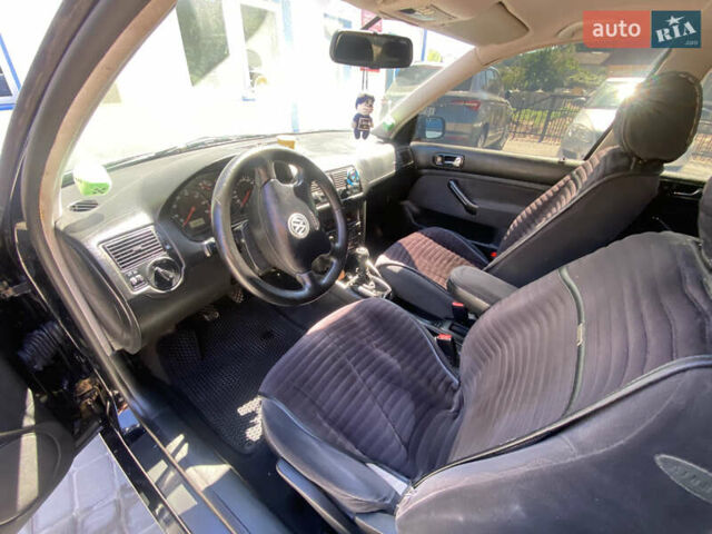 Черный Фольксваген Гольф, объемом двигателя 1.6 л и пробегом 360 тыс. км за 4200 $, фото 5 на Automoto.ua