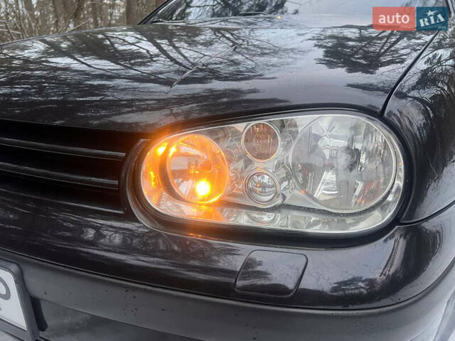 Черный Фольксваген Гольф, объемом двигателя 1.39 л и пробегом 293 тыс. км за 3800 $, фото 8 на Automoto.ua