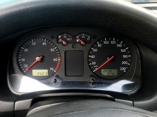 Чорний Фольксваген Гольф, об'ємом двигуна 1.4 л та пробігом 223 тис. км за 4700 $, фото 6 на Automoto.ua