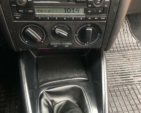 Чорний Фольксваген Гольф, об'ємом двигуна 1.39 л та пробігом 223 тис. км за 4700 $, фото 6 на Automoto.ua