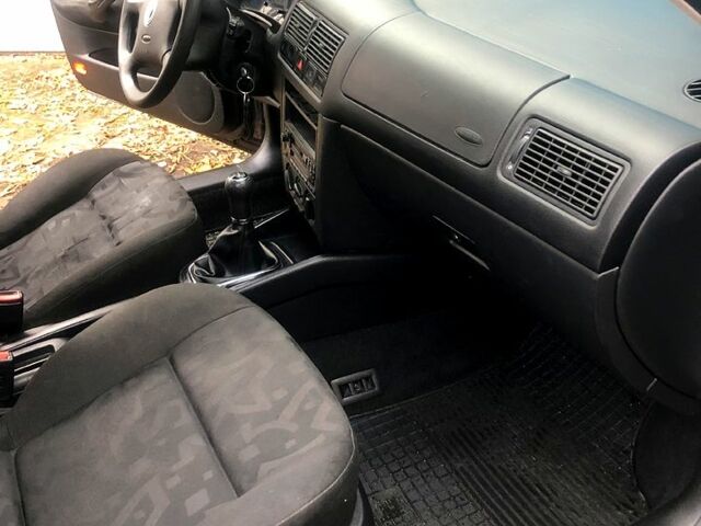 Чорний Фольксваген Гольф, об'ємом двигуна 1.4 л та пробігом 223 тис. км за 4700 $, фото 11 на Automoto.ua