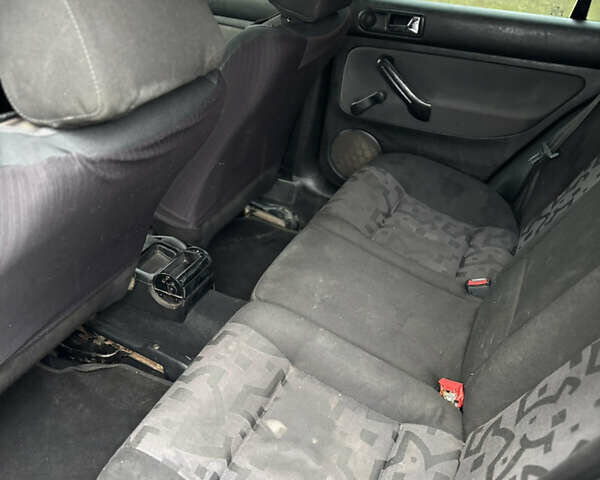 Черный Фольксваген Гольф, объемом двигателя 1.9 л и пробегом 400 тыс. км за 3400 $, фото 7 на Automoto.ua