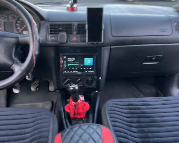 Черный Фольксваген Гольф, объемом двигателя 1.9 л и пробегом 500 тыс. км за 3800 $, фото 5 на Automoto.ua