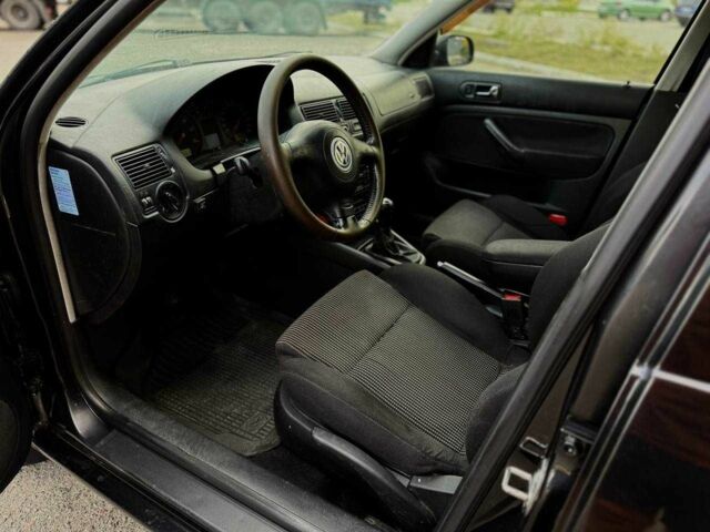 Черный Фольксваген Гольф, объемом двигателя 1.6 л и пробегом 297 тыс. км за 3900 $, фото 6 на Automoto.ua