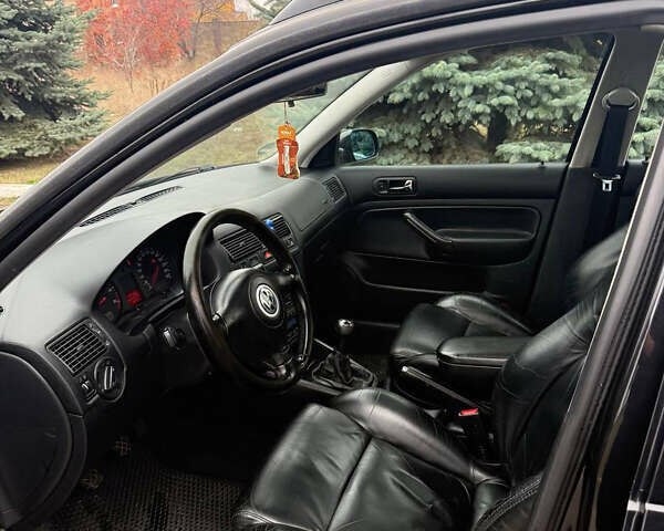 Черный Фольксваген Гольф, объемом двигателя 1.6 л и пробегом 252 тыс. км за 4500 $, фото 12 на Automoto.ua