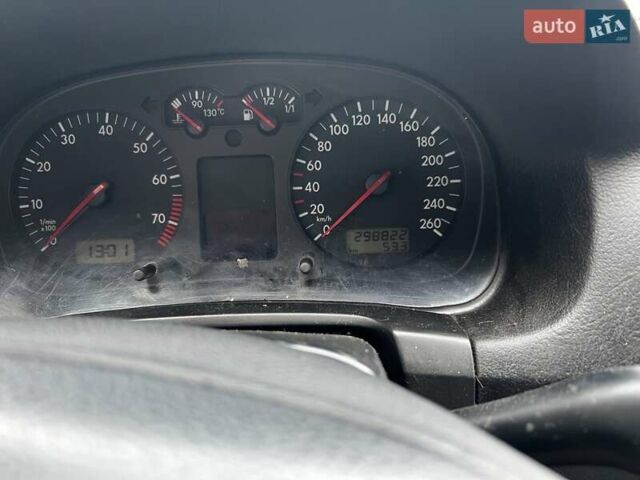 Черный Фольксваген Гольф, объемом двигателя 1.6 л и пробегом 298 тыс. км за 4000 $, фото 4 на Automoto.ua