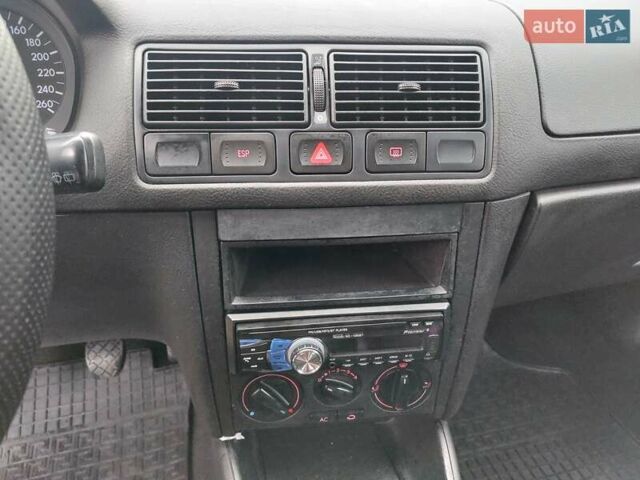 Черный Фольксваген Гольф, объемом двигателя 1.6 л и пробегом 245 тыс. км за 3950 $, фото 23 на Automoto.ua