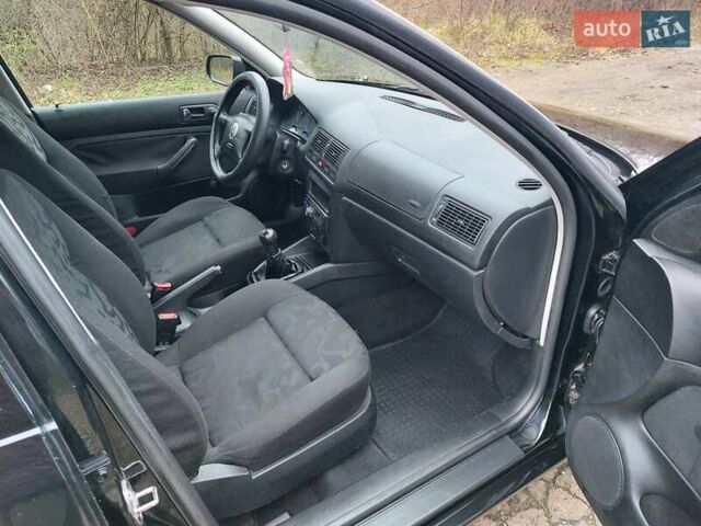 Черный Фольксваген Гольф, объемом двигателя 1.6 л и пробегом 245 тыс. км за 3950 $, фото 37 на Automoto.ua