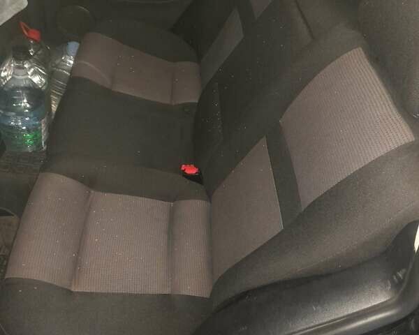 Черный Фольксваген Гольф, объемом двигателя 1.9 л и пробегом 258 тыс. км за 3900 $, фото 3 на Automoto.ua