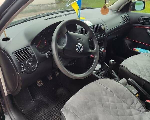Черный Фольксваген Гольф, объемом двигателя 1.6 л и пробегом 232 тыс. км за 4800 $, фото 1 на Automoto.ua