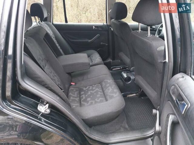 Черный Фольксваген Гольф, объемом двигателя 1.6 л и пробегом 245 тыс. км за 3950 $, фото 32 на Automoto.ua