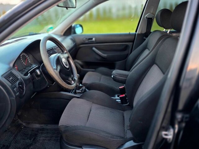 Черный Фольксваген Гольф, объемом двигателя 1.6 л и пробегом 243 тыс. км за 3550 $, фото 21 на Automoto.ua