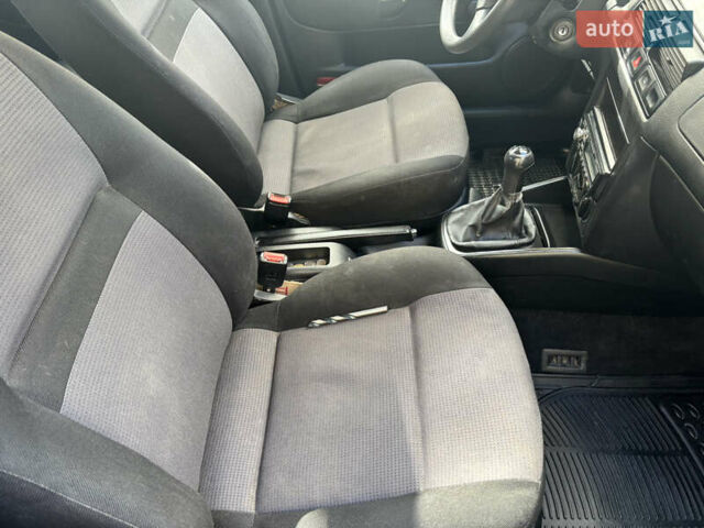 Фольксваген Гольф 2000 в Хмельницком на Automoto.ua Черный Фольксваген Гольф, объемом двигателя 1.6 л и пробегом 220 тыс. км за 3850 $, фото 18 на Automoto.ua