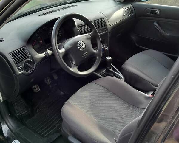 Черный Фольксваген Гольф, объемом двигателя 1.6 л и пробегом 190 тыс. км за 4200 $, фото 9 на Automoto.ua