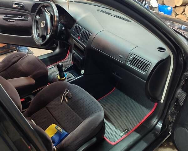 Черный Фольксваген Гольф, объемом двигателя 1.9 л и пробегом 715 тыс. км за 3700 $, фото 12 на Automoto.ua