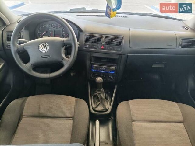 Черный Фольксваген Гольф, объемом двигателя 1.39 л и пробегом 369 тыс. км за 4100 $, фото 4 на Automoto.ua