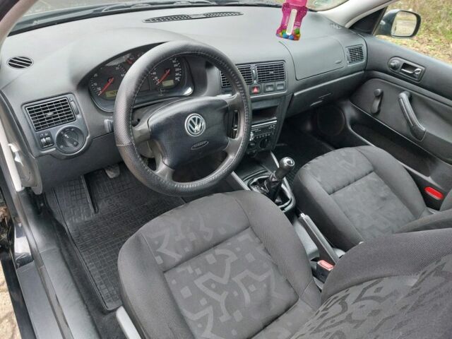 Черный Фольксваген Гольф, объемом двигателя 1.6 л и пробегом 245 тыс. км за 3950 $, фото 14 на Automoto.ua