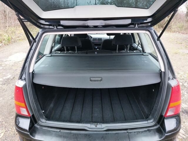 Черный Фольксваген Гольф, объемом двигателя 1.6 л и пробегом 245 тыс. км за 3950 $, фото 11 на Automoto.ua