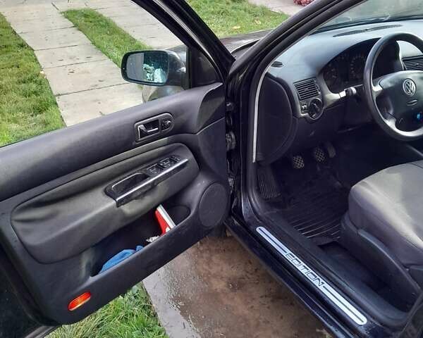 Черный Фольксваген Гольф, объемом двигателя 1.6 л и пробегом 190 тыс. км за 4200 $, фото 10 на Automoto.ua