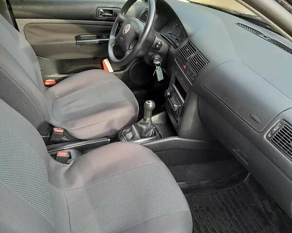 Черный Фольксваген Гольф, объемом двигателя 1.6 л и пробегом 190 тыс. км за 4200 $, фото 14 на Automoto.ua