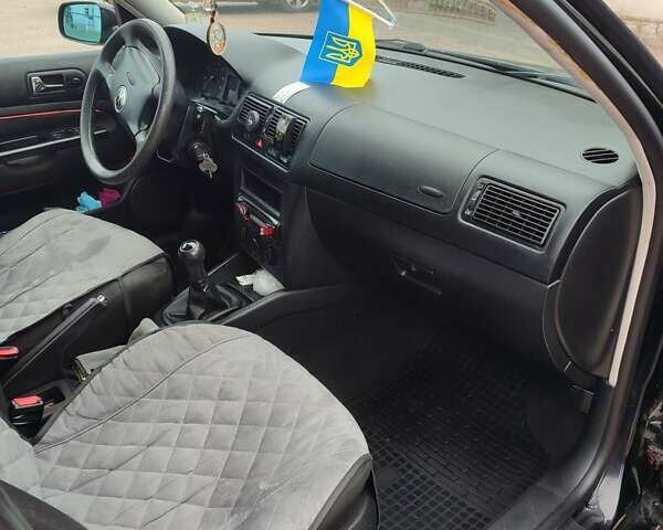 Черный Фольксваген Гольф, объемом двигателя 1.6 л и пробегом 232 тыс. км за 4800 $, фото 3 на Automoto.ua