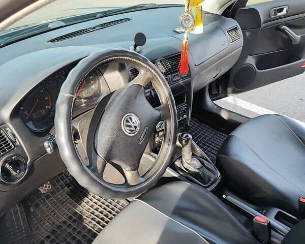 Черный Фольксваген Гольф, объемом двигателя 1.39 л и пробегом 20 тыс. км за 4200 $, фото 1 на Automoto.ua