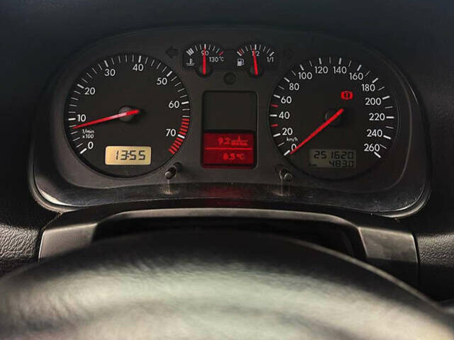 Черный Фольксваген Гольф, объемом двигателя 1.6 л и пробегом 252 тыс. км за 4500 $, фото 15 на Automoto.ua