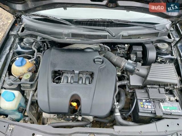 Черный Фольксваген Гольф, объемом двигателя 1.6 л и пробегом 245 тыс. км за 3950 $, фото 17 на Automoto.ua