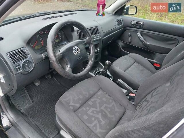 Черный Фольксваген Гольф, объемом двигателя 1.6 л и пробегом 245 тыс. км за 3950 $, фото 14 на Automoto.ua