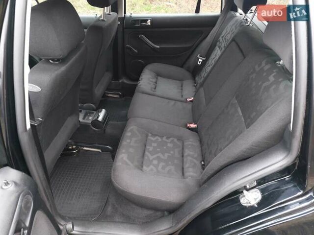 Черный Фольксваген Гольф, объемом двигателя 1.6 л и пробегом 245 тыс. км за 3950 $, фото 21 на Automoto.ua