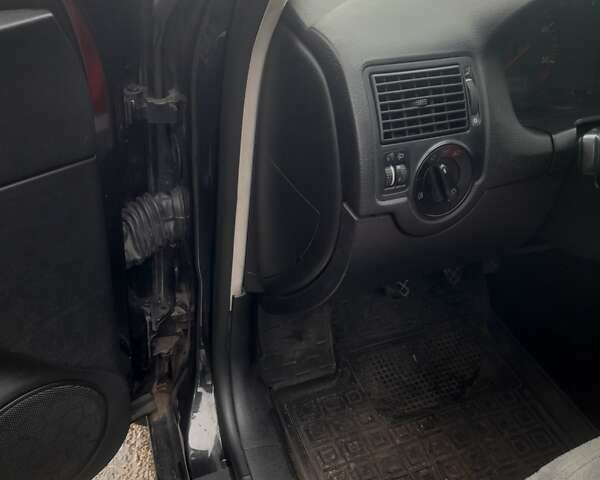 Черный Фольксваген Гольф, объемом двигателя 1.9 л и пробегом 258 тыс. км за 3900 $, фото 1 на Automoto.ua