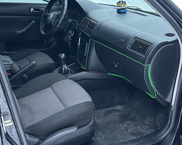 Черный Фольксваген Гольф, объемом двигателя 1.6 л и пробегом 260 тыс. км за 3750 $, фото 7 на Automoto.ua