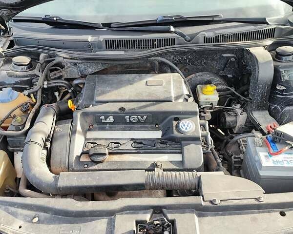 Черный Фольксваген Гольф, объемом двигателя 1.39 л и пробегом 20 тыс. км за 4200 $, фото 3 на Automoto.ua