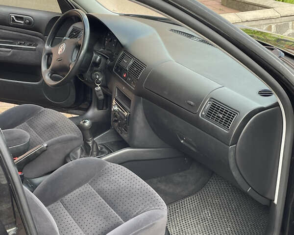 Черный Фольксваген Гольф, объемом двигателя 1.6 л и пробегом 99 тыс. км за 4450 $, фото 10 на Automoto.ua