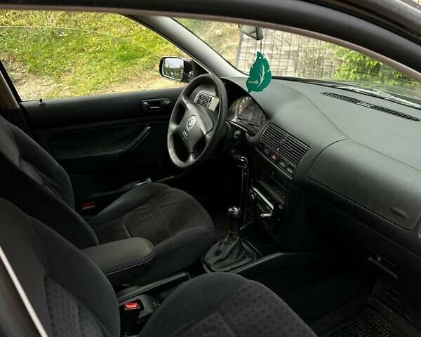 Черный Фольксваген Гольф, объемом двигателя 1.6 л и пробегом 167 тыс. км за 3600 $, фото 23 на Automoto.ua