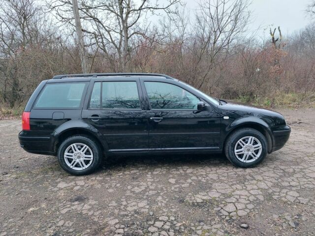 Черный Фольксваген Гольф, объемом двигателя 1.6 л и пробегом 245 тыс. км за 3950 $, фото 2 на Automoto.ua