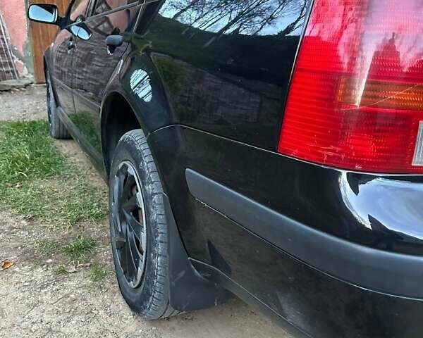 Черный Фольксваген Гольф, объемом двигателя 1.6 л и пробегом 167 тыс. км за 3600 $, фото 4 на Automoto.ua