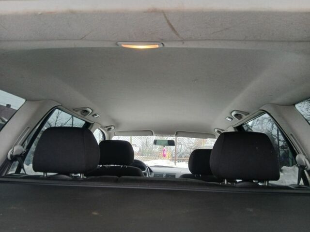 Черный Фольксваген Гольф, объемом двигателя 1.6 л и пробегом 185 тыс. км за 3500 $, фото 5 на Automoto.ua