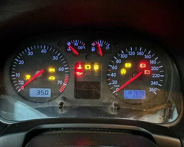 Черный Фольксваген Гольф, объемом двигателя 1.6 л и пробегом 167 тыс. км за 3600 $, фото 18 на Automoto.ua