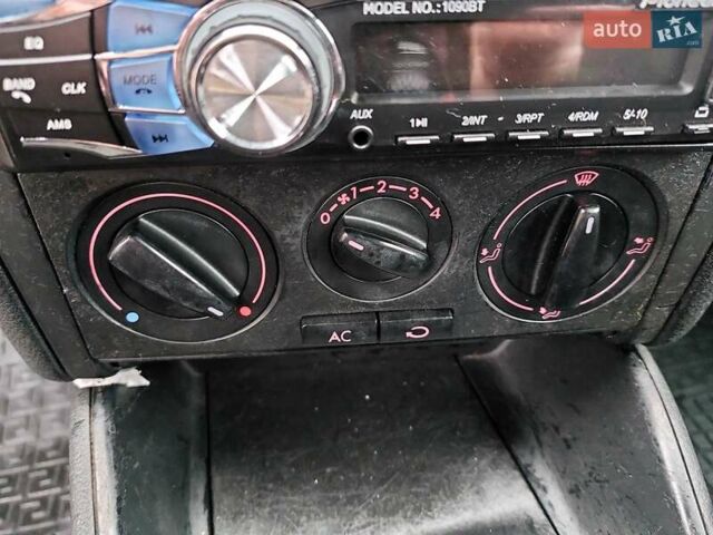 Черный Фольксваген Гольф, объемом двигателя 1.6 л и пробегом 245 тыс. км за 3950 $, фото 22 на Automoto.ua