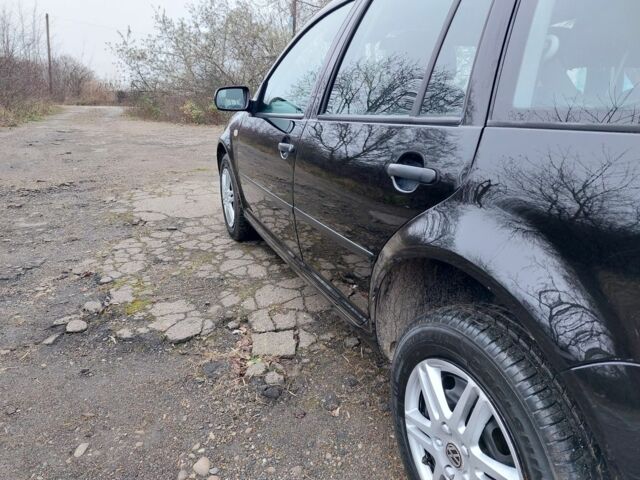 Черный Фольксваген Гольф, объемом двигателя 1.6 л и пробегом 245 тыс. км за 3950 $, фото 23 на Automoto.ua