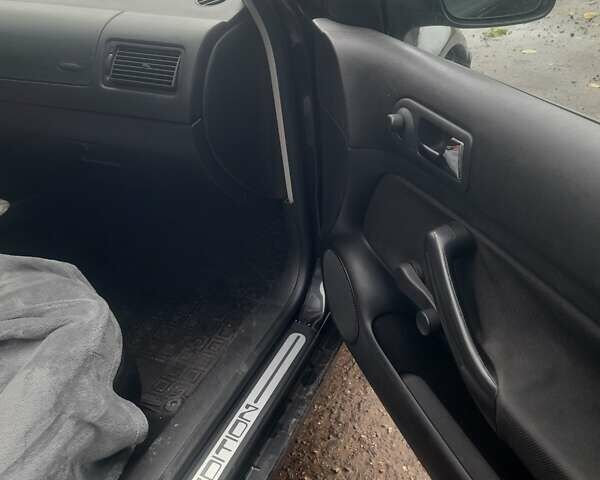 Черный Фольксваген Гольф, объемом двигателя 1.9 л и пробегом 258 тыс. км за 3900 $, фото 11 на Automoto.ua