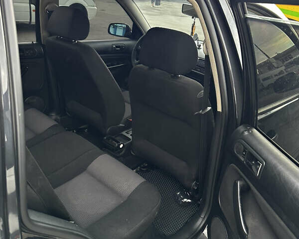 Чорний Фольксваген Гольф, об'ємом двигуна 1.6 л та пробігом 286 тис. км за 4300 $, фото 12 на Automoto.ua