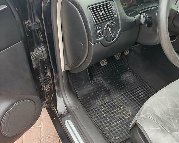 Черный Фольксваген Гольф, объемом двигателя 1.6 л и пробегом 232 тыс. км за 4800 $, фото 6 на Automoto.ua