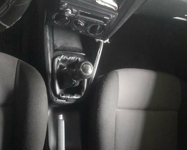 Черный Фольксваген Гольф, объемом двигателя 1.9 л и пробегом 258 тыс. км за 3900 $, фото 7 на Automoto.ua