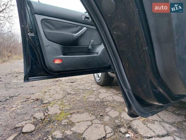 Черный Фольксваген Гольф, объемом двигателя 1.6 л и пробегом 245 тыс. км за 3950 $, фото 29 на Automoto.ua