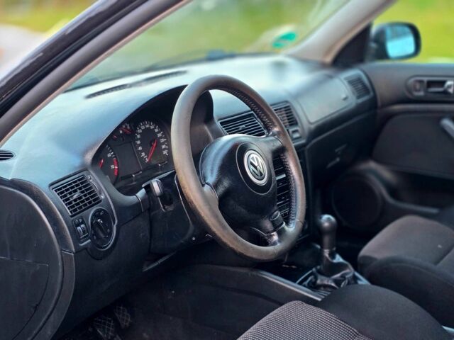 Черный Фольксваген Гольф, объемом двигателя 1.6 л и пробегом 243 тыс. км за 3550 $, фото 20 на Automoto.ua